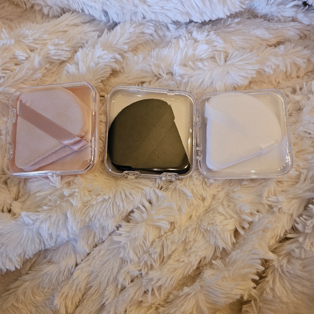 Makeup Sponges in Cases